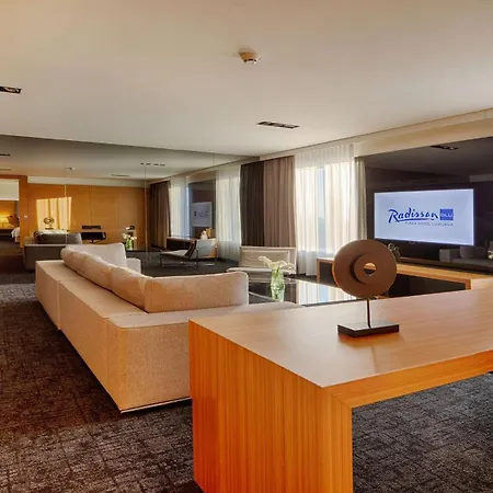 Radisson Blu Plaza Hotel 4*