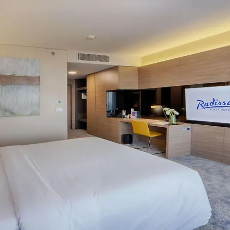 Radisson Blu Plaza 4*