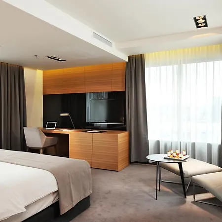 Radisson Blu Plaza Hotel 4*
