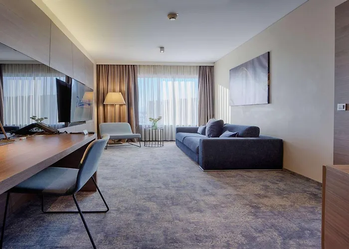 Radisson Blu Plaza Hotel 4*