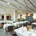 Radisson Blu Plaza Hotel 4*