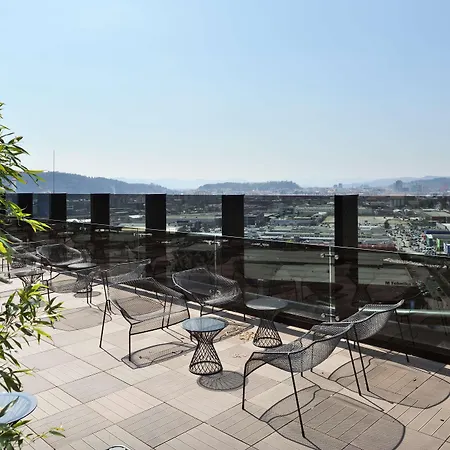 Radisson Blu Plaza מלון 4*