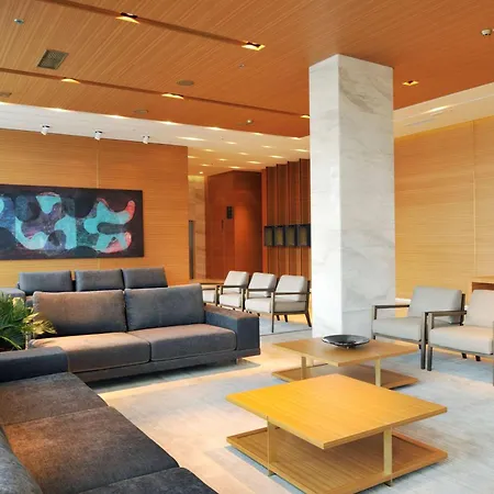 Radisson Blu Plaza מלון 4*