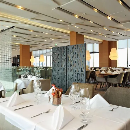 מלון Radisson Blu Plaza