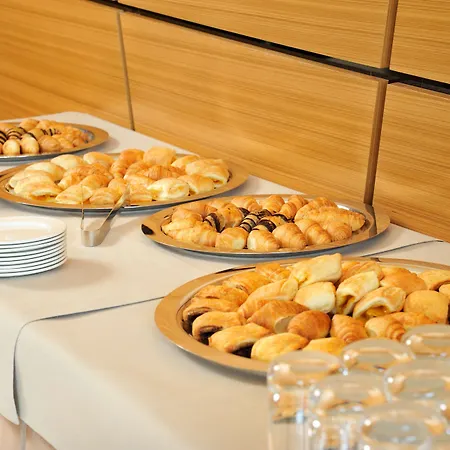 Radisson Blu Plaza מלון