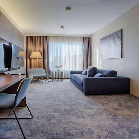 Radisson Blu Plaza מלון 4*