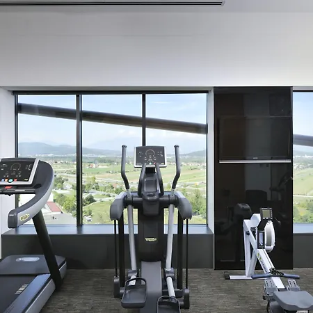 מלון Radisson Blu Plaza 4*