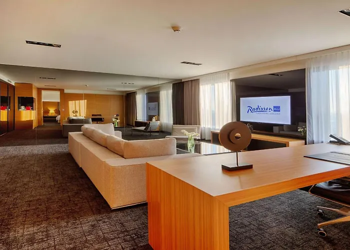 Radisson Blu Plaza Hotel 4*