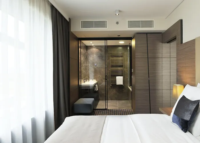 Radisson Blu Plaza Hotel 4*