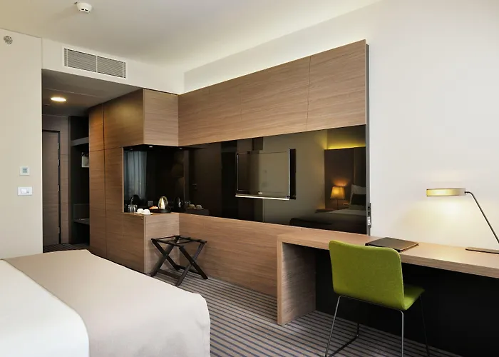 Radisson Blu Plaza 4*