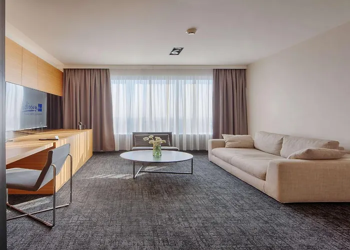 Hotel Radisson Blu Plaza 4*